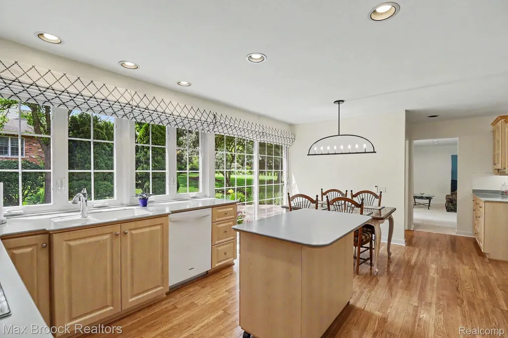 2020 Wickford Court Bloomfield Charter Township MI 48304