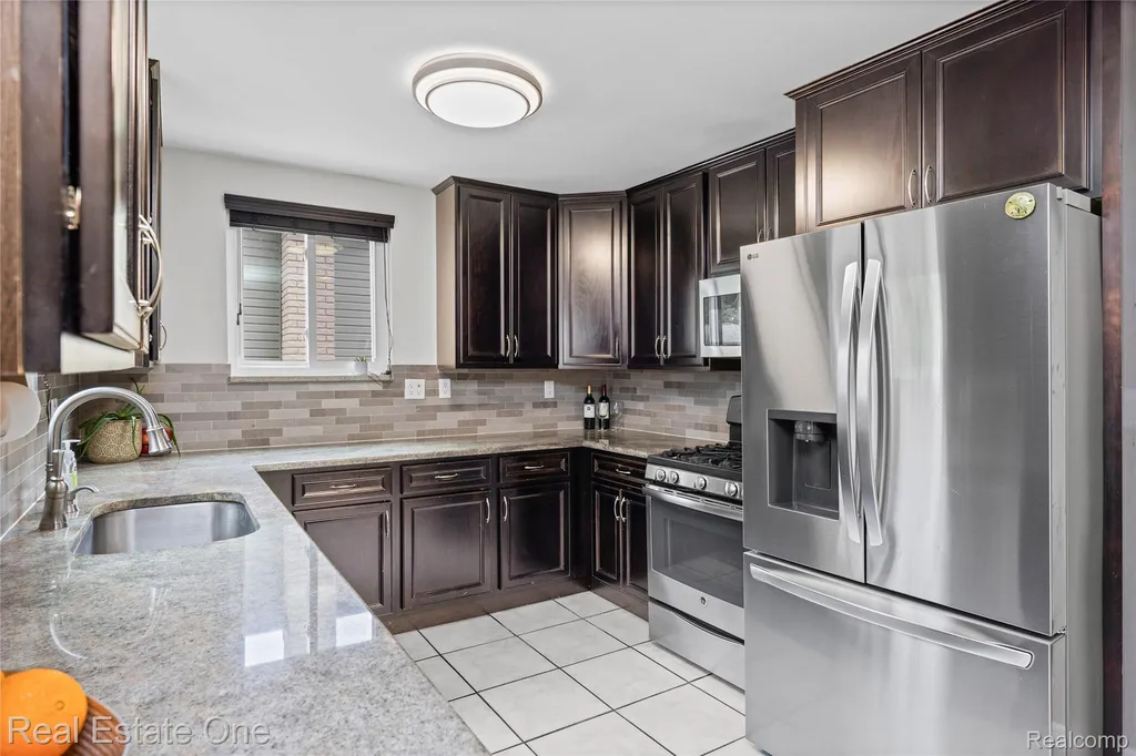 42118 Villanova Drive Sterling Heights City MI 48313