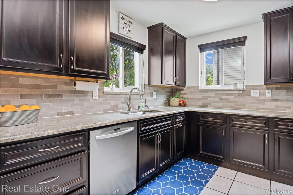 42118 Villanova Drive Sterling Heights City MI 48313