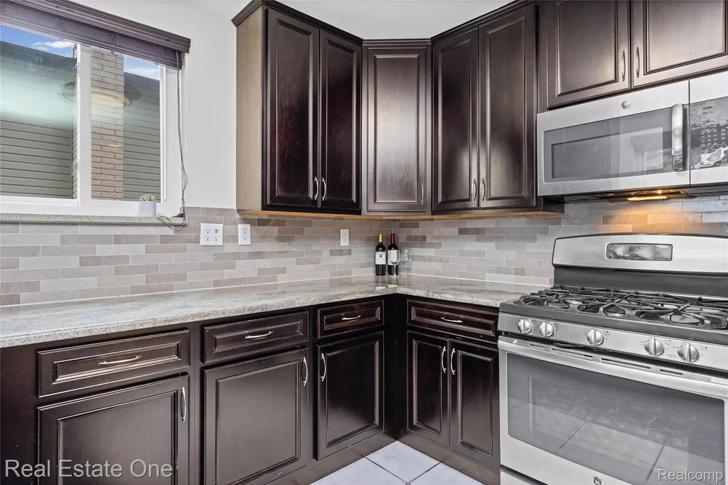 42118 Villanova Drive Sterling Heights City MI 48313