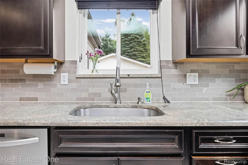 42118 Villanova Drive Sterling Heights City MI 48313
