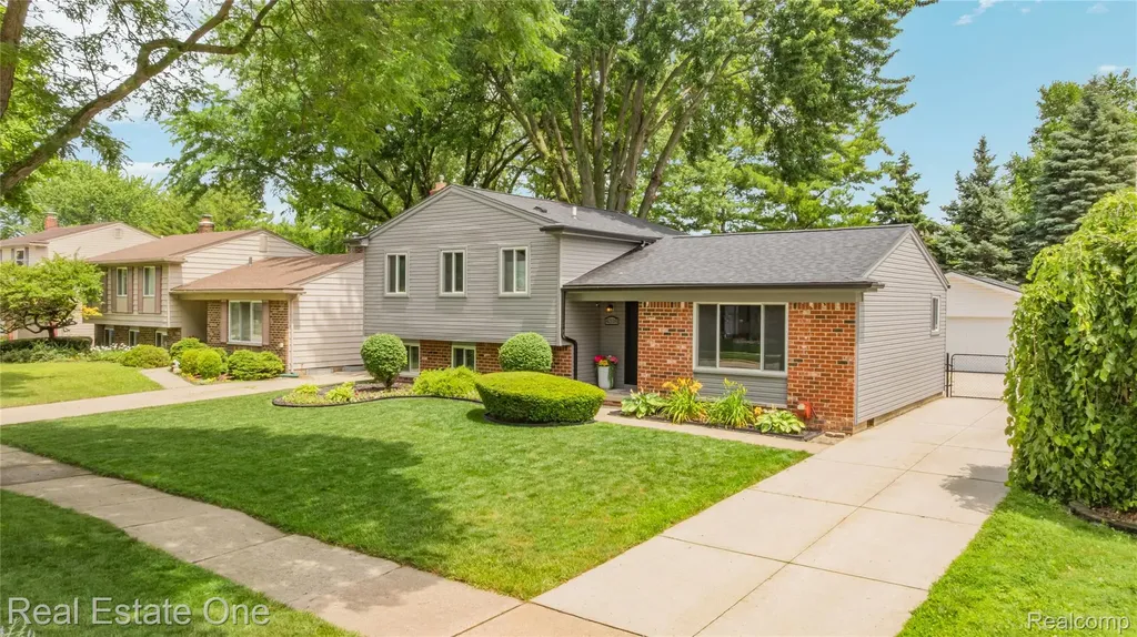 42118 Villanova Drive Sterling Heights City MI 48313