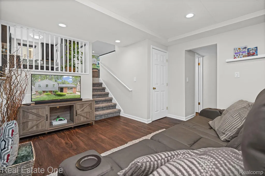 42118 Villanova Drive Sterling Heights City MI 48313