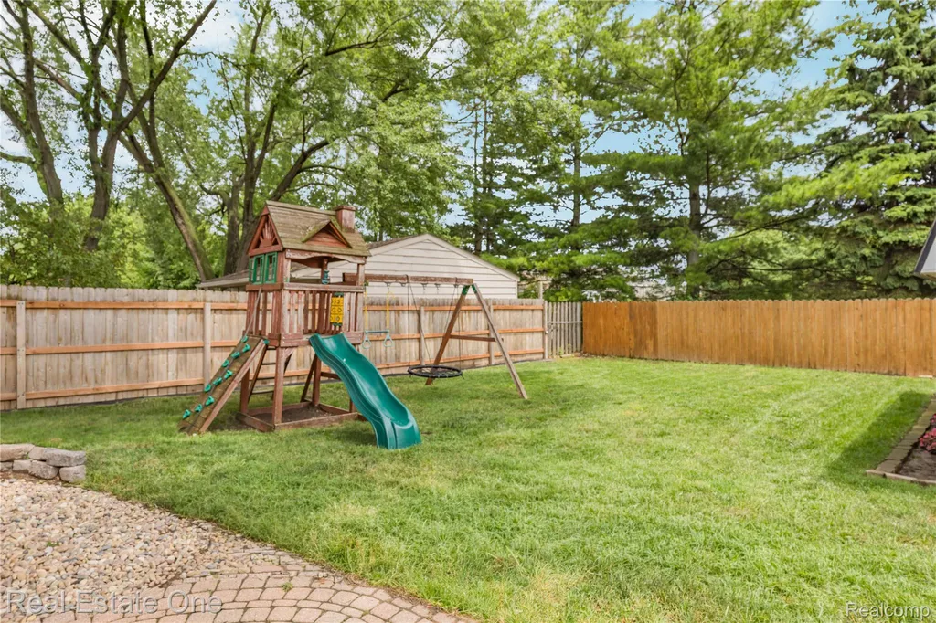 42118 Villanova Drive Sterling Heights City MI 48313