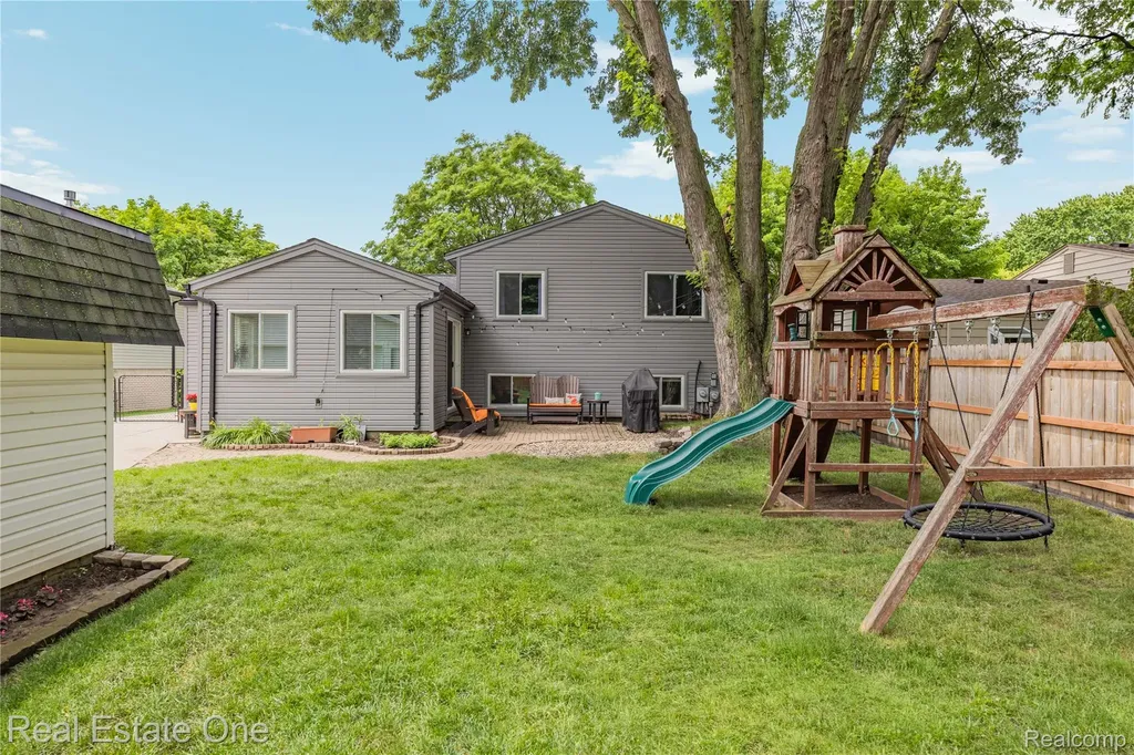 42118 Villanova Drive Sterling Heights City MI 48313