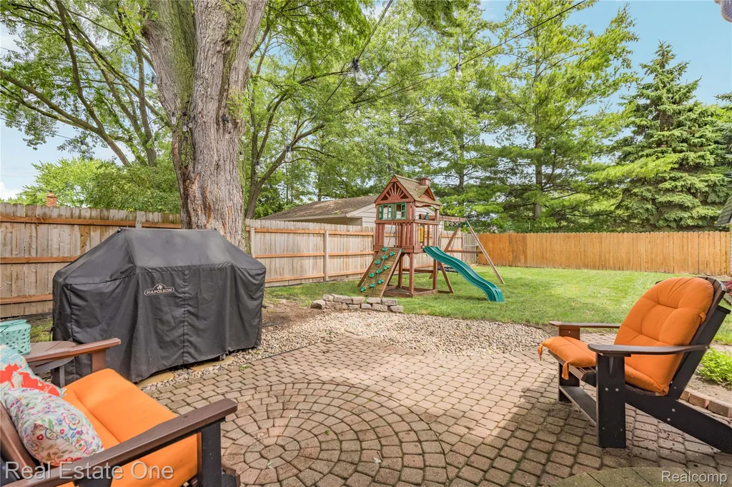 42118 Villanova Drive Sterling Heights City MI 48313