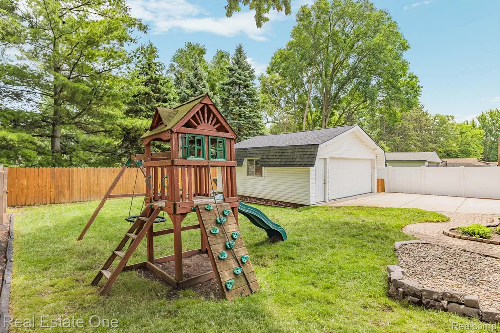 42118 Villanova Drive Sterling Heights City MI 48313