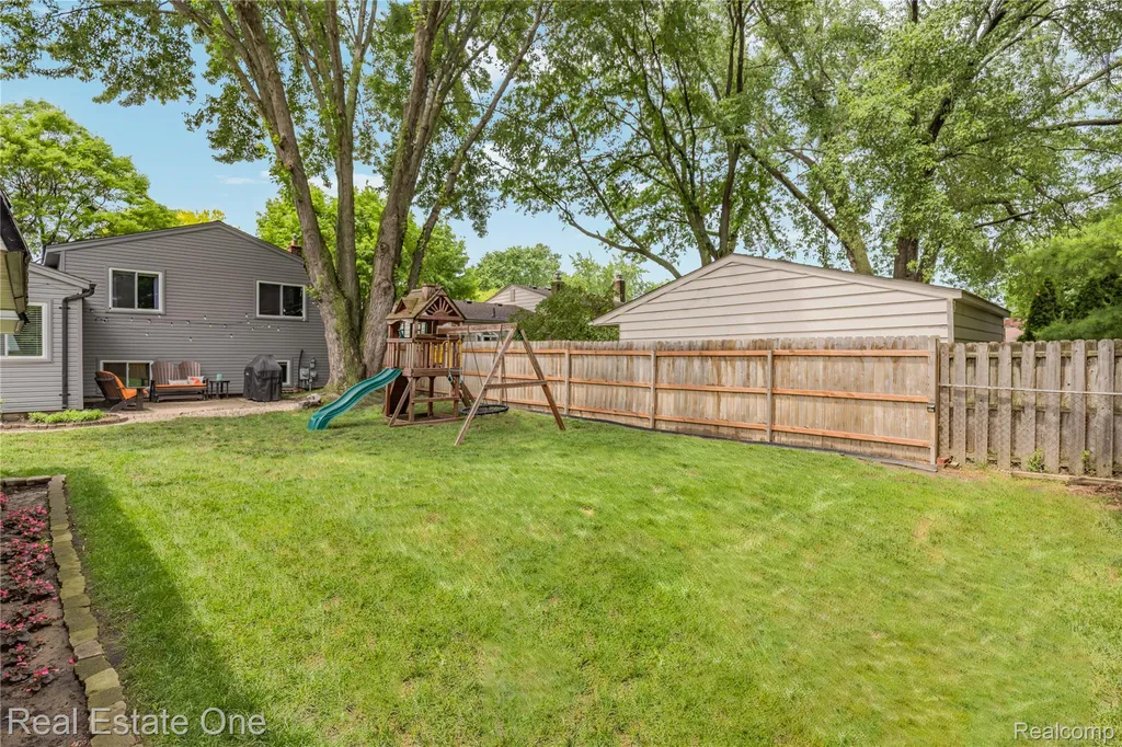 42118 Villanova Drive Sterling Heights City MI 48313