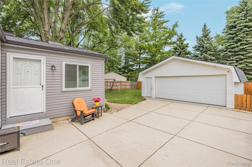 42118 Villanova Drive Sterling Heights City MI 48313