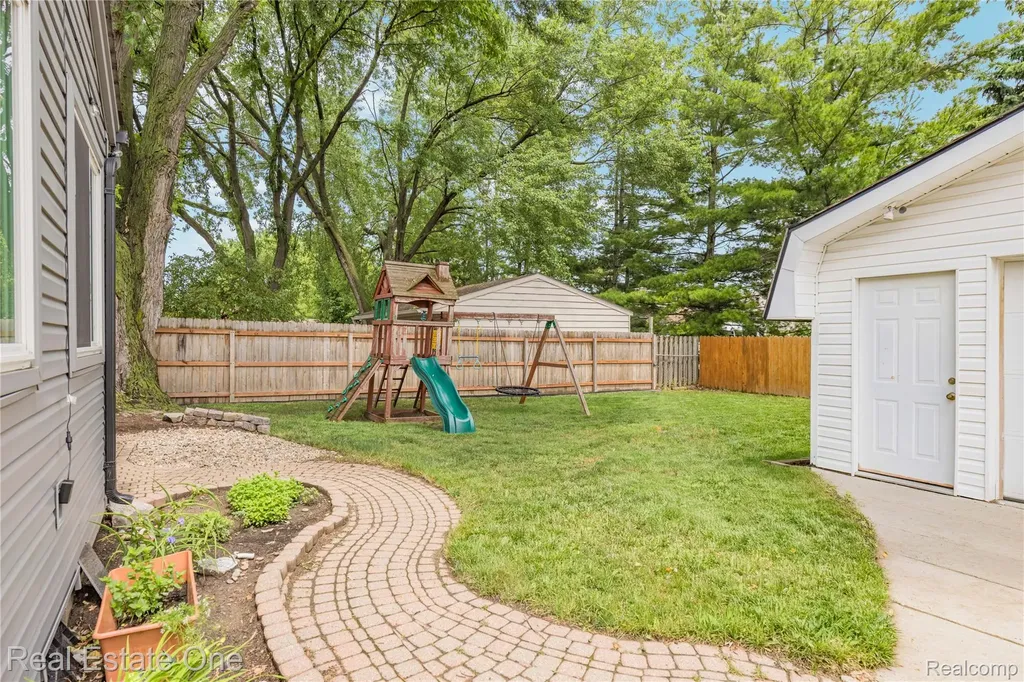 42118 Villanova Drive Sterling Heights City MI 48313