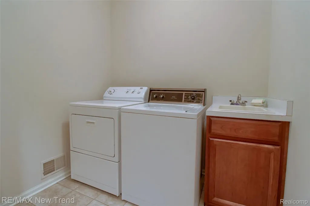 41672 Clemens Circle Novi City MI 48377