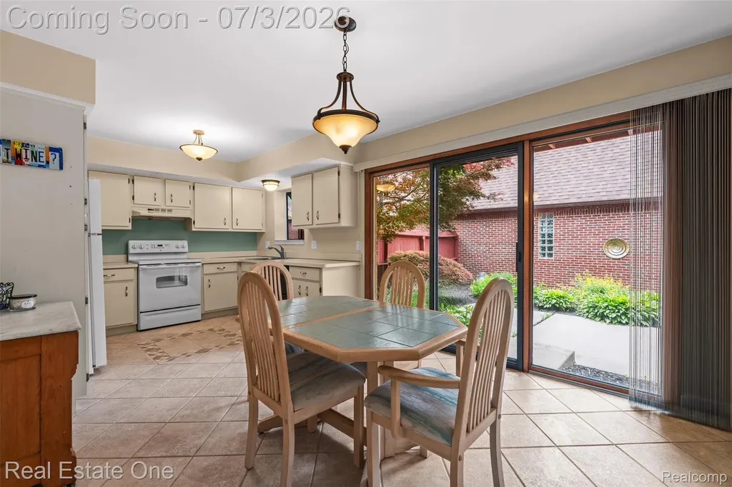 42185 Lochmoor Street Clinton Charter Township MI 48038