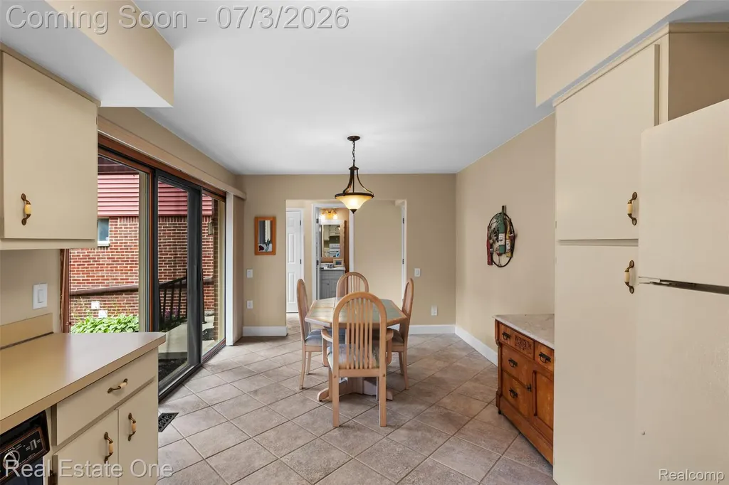 42185 Lochmoor Street Clinton Charter Township MI 48038