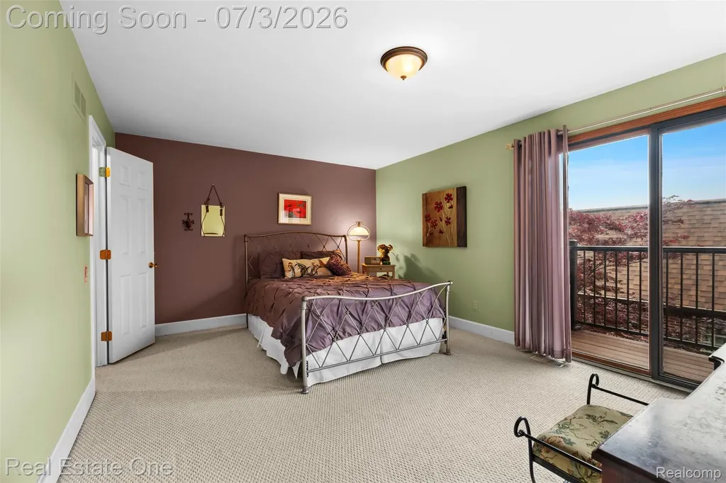 42185 Lochmoor Street Clinton Charter Township MI 48038