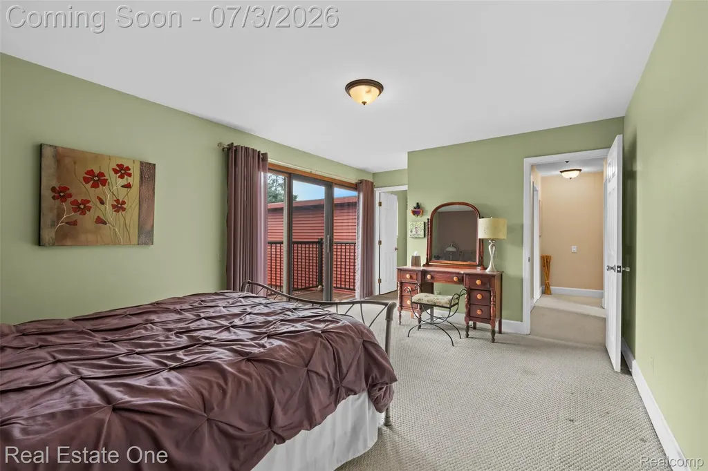 42185 Lochmoor Street Clinton Charter Township MI 48038