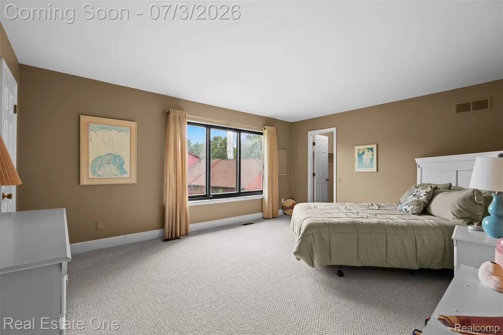 42185 Lochmoor Street Clinton Charter Township MI 48038