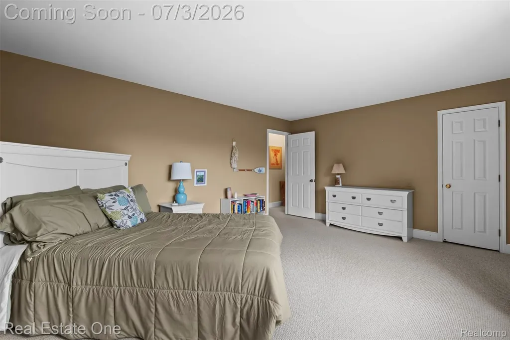 42185 Lochmoor Street Clinton Charter Township MI 48038