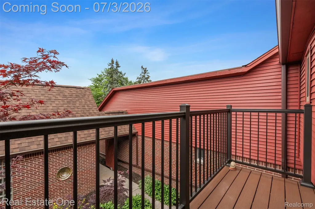 42185 Lochmoor Street Clinton Charter Township MI 48038