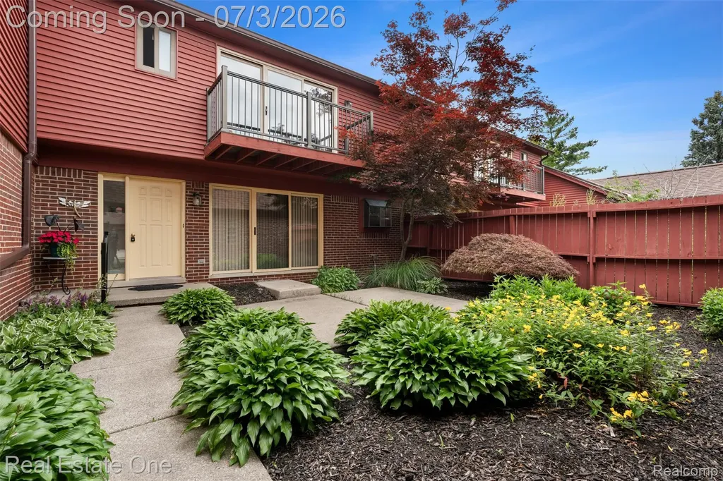 42185 Lochmoor Street Clinton Charter Township MI 48038