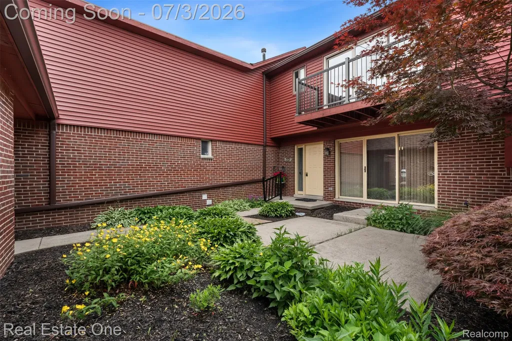 42185 Lochmoor Street Clinton Charter Township MI 48038