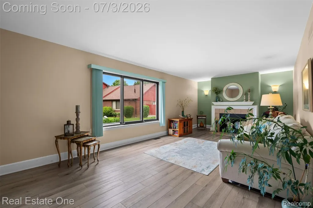 42185 Lochmoor Street Clinton Charter Township MI 48038