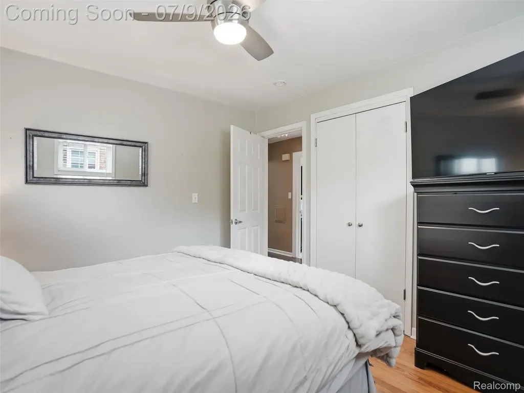 3132 Maplewood Avenue Royal Oak City MI 48073