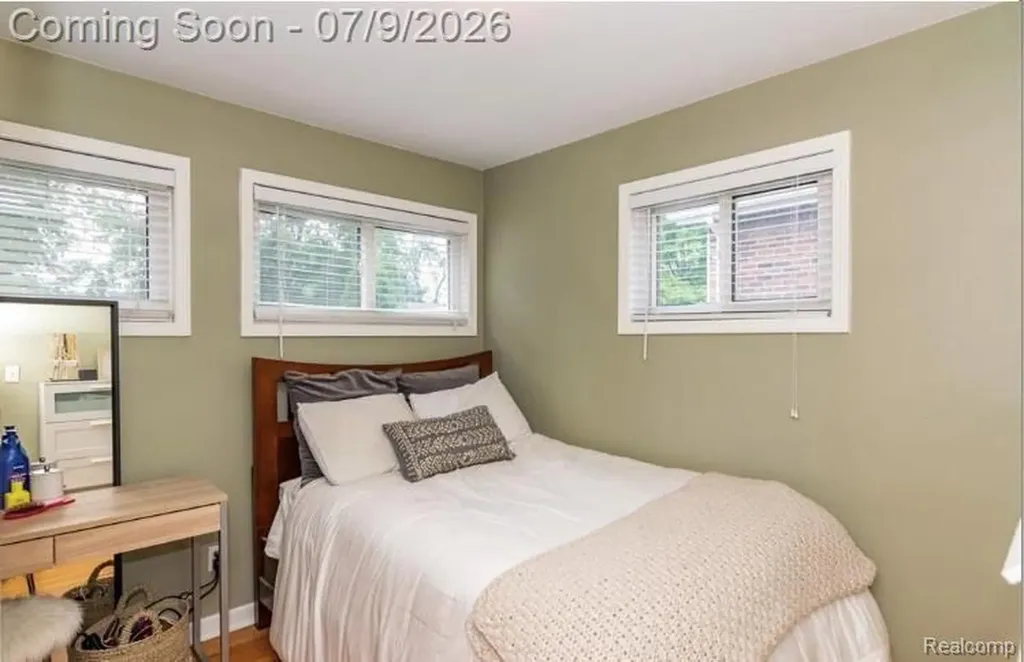 3132 Maplewood Avenue Royal Oak City MI 48073