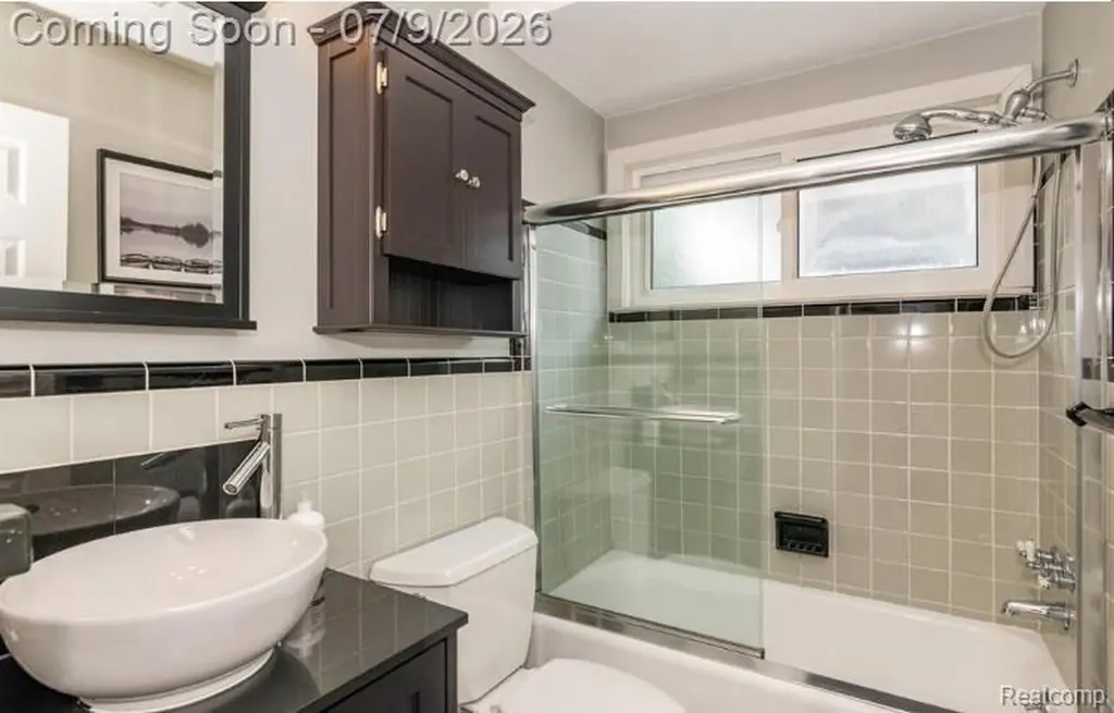 3132 Maplewood Avenue Royal Oak City MI 48073