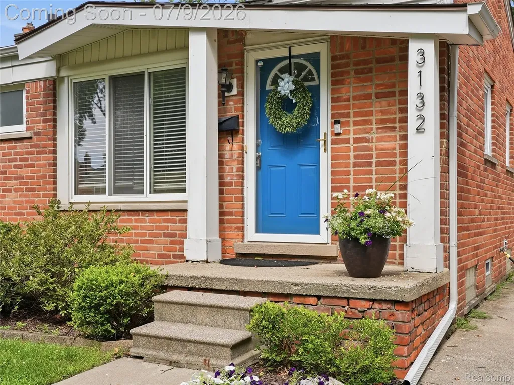 3132 Maplewood Avenue Royal Oak City MI 48073
