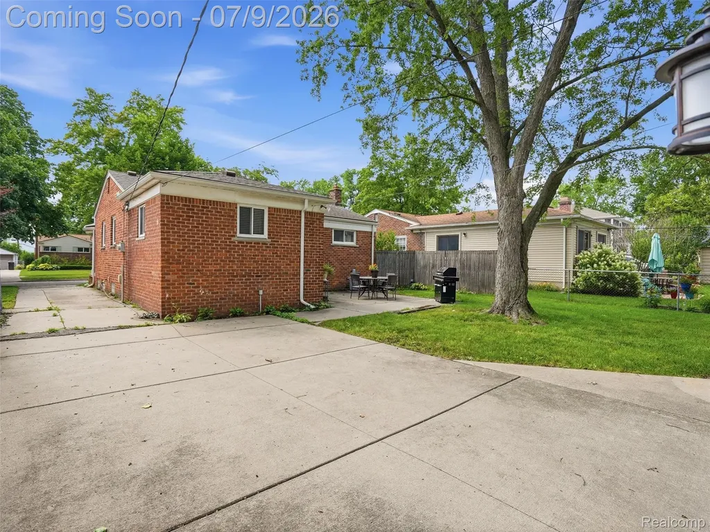 3132 Maplewood Avenue Royal Oak City MI 48073