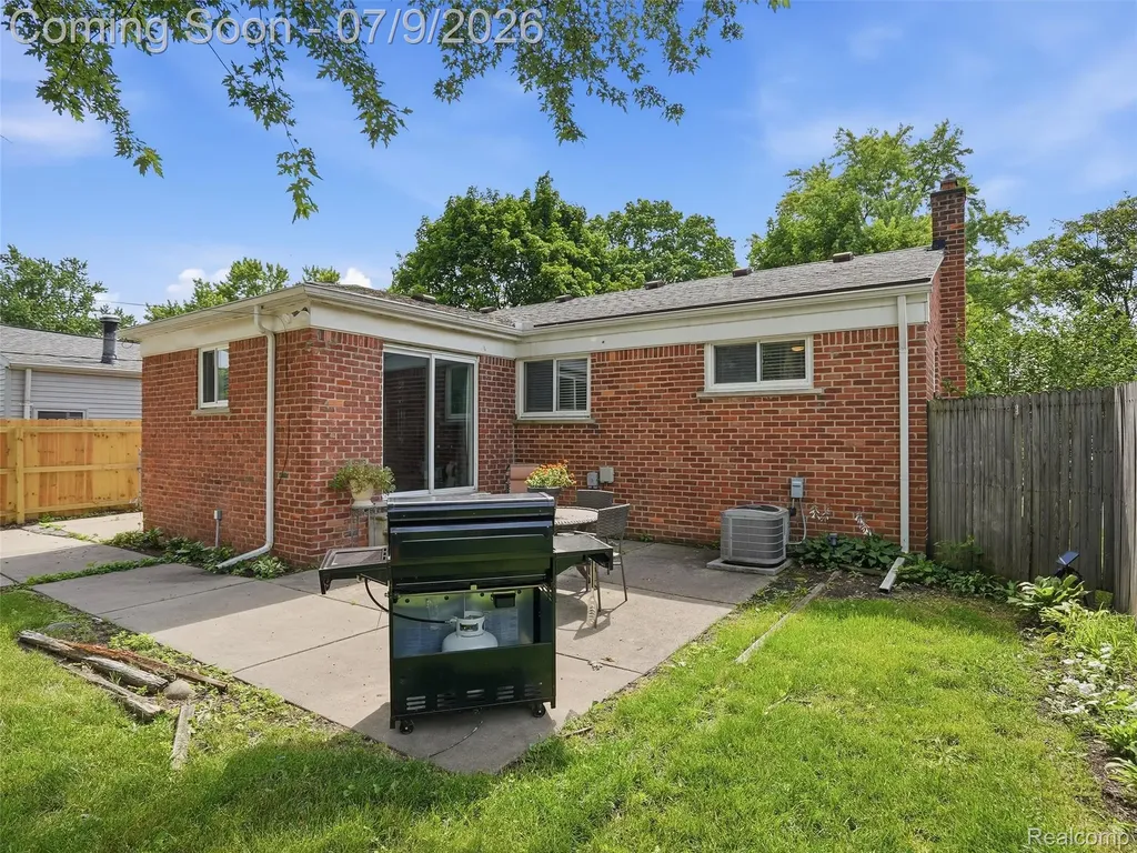 3132 Maplewood Avenue Royal Oak City MI 48073