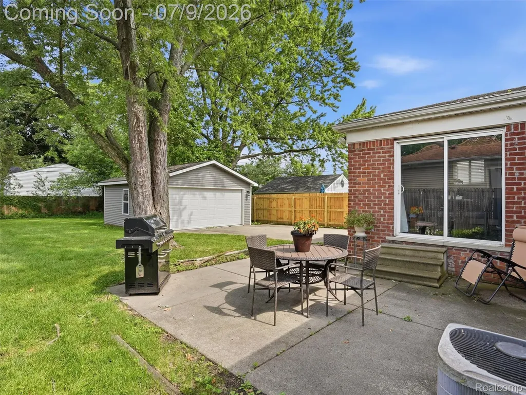 3132 Maplewood Avenue Royal Oak City MI 48073