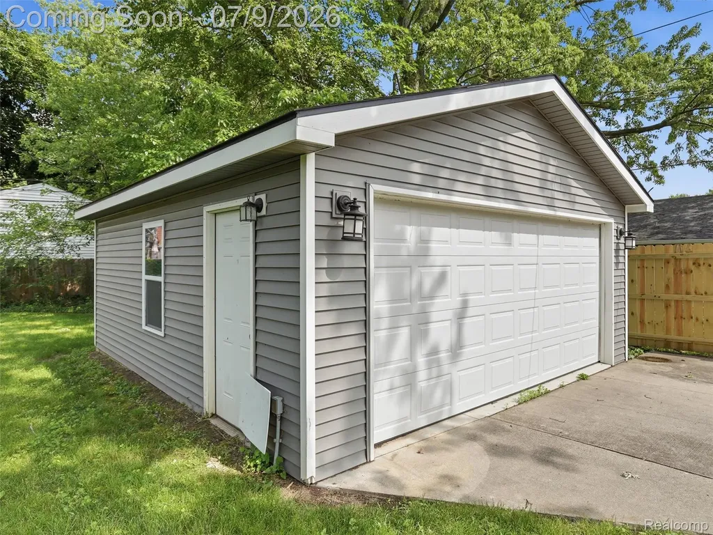 3132 Maplewood Avenue Royal Oak City MI 48073