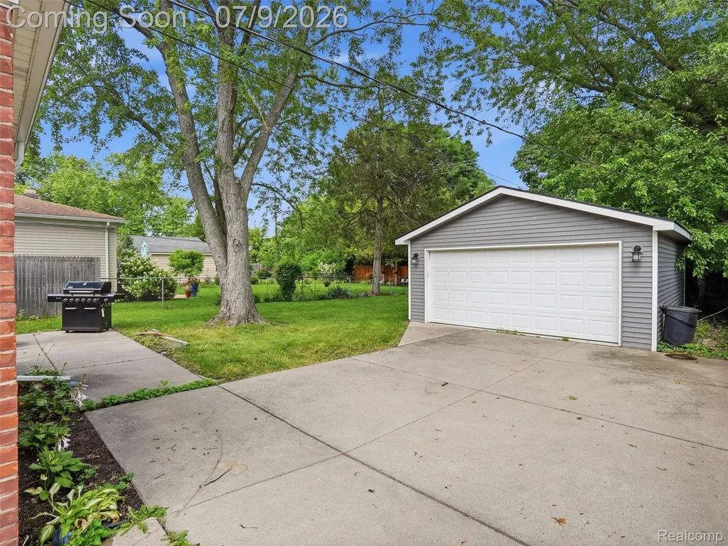 3132 Maplewood Avenue Royal Oak City MI 48073