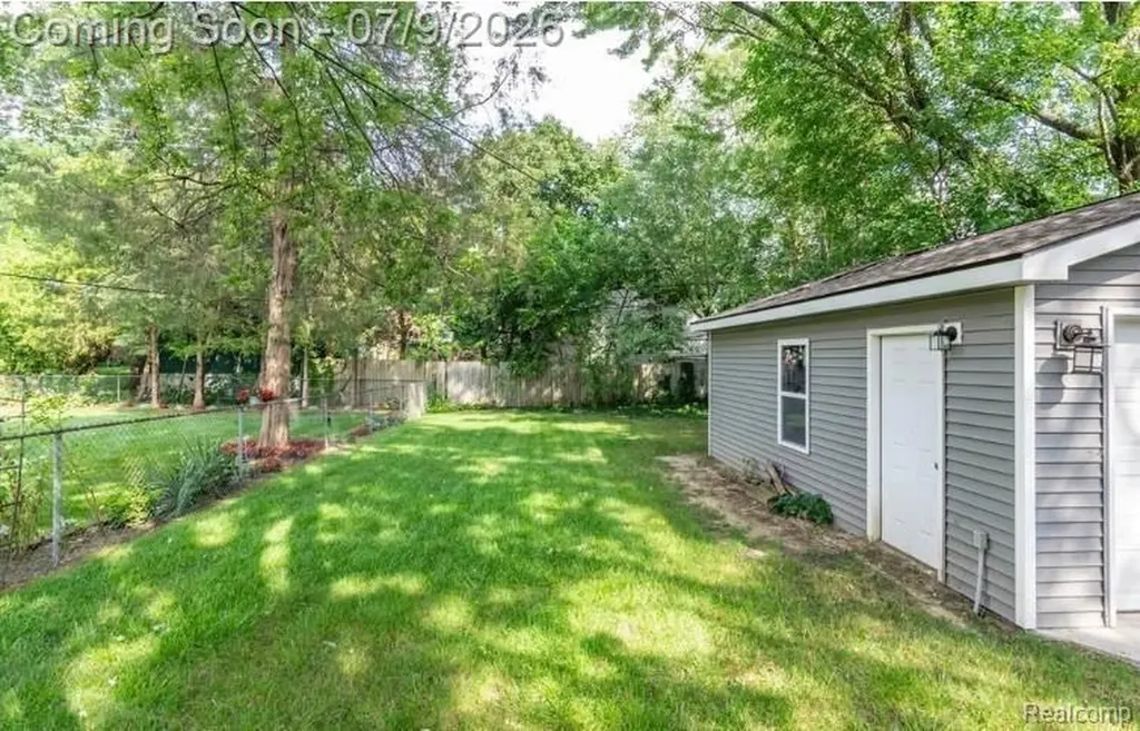 3132 Maplewood Avenue Royal Oak City MI 48073