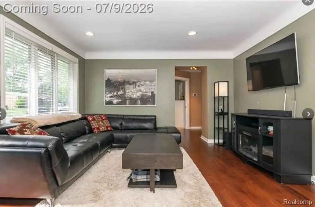 3132 Maplewood Avenue Royal Oak City MI 48073