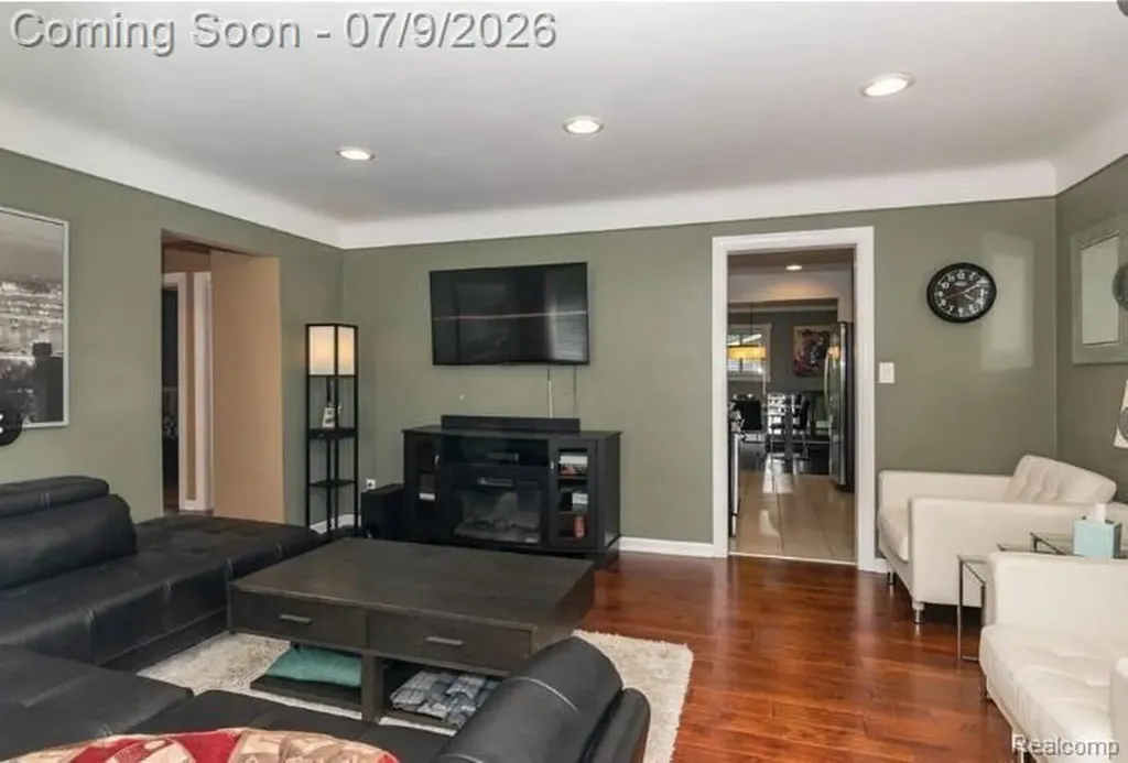 3132 Maplewood Avenue Royal Oak City MI 48073