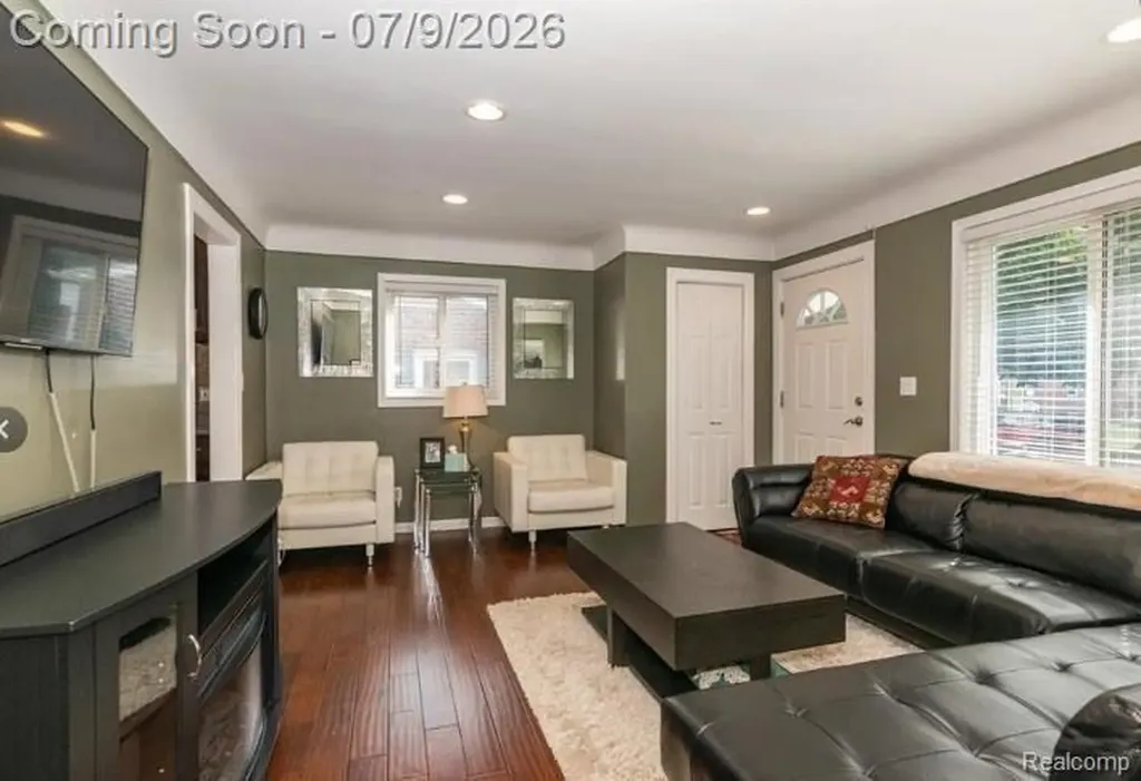 3132 Maplewood Avenue Royal Oak City MI 48073