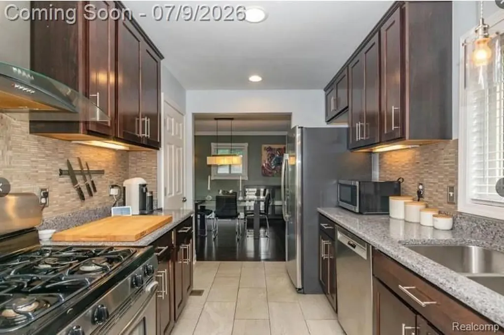 3132 Maplewood Avenue Royal Oak City MI 48073
