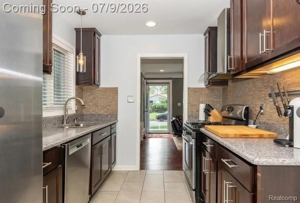 3132 Maplewood Avenue Royal Oak City MI 48073