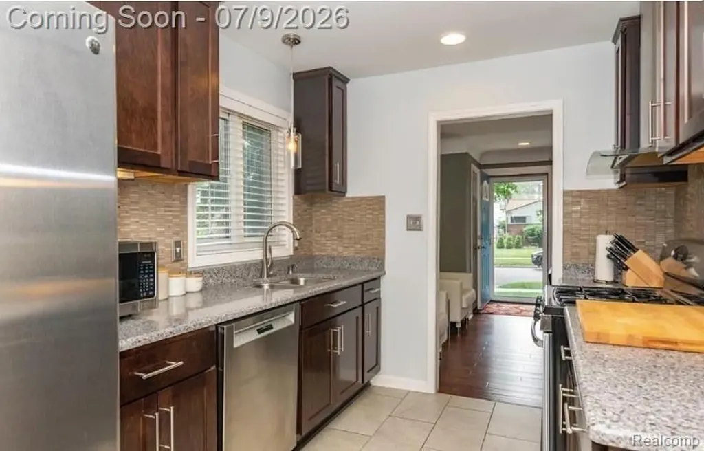 3132 Maplewood Avenue Royal Oak City MI 48073