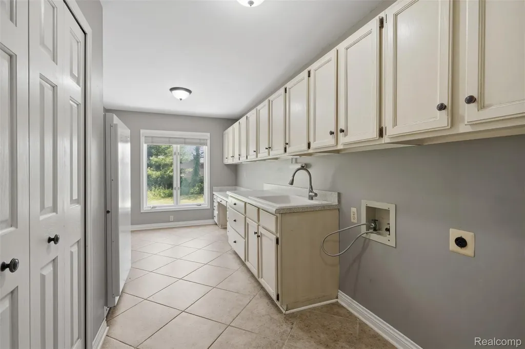 5336 Urbana Drive Genoa Township MI 48116