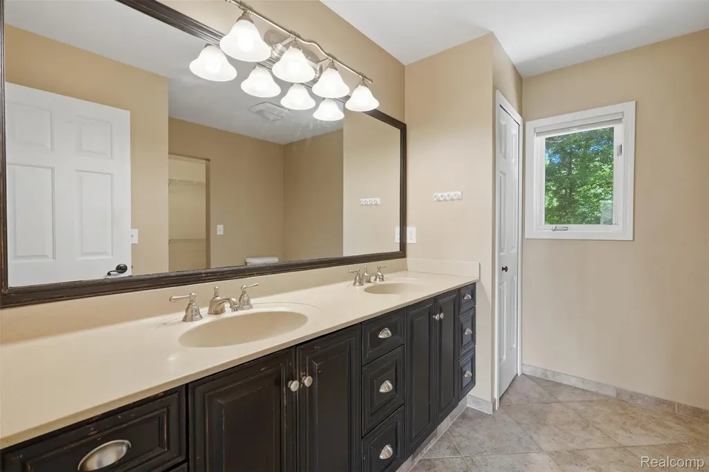 5336 Urbana Drive Genoa Township MI 48116