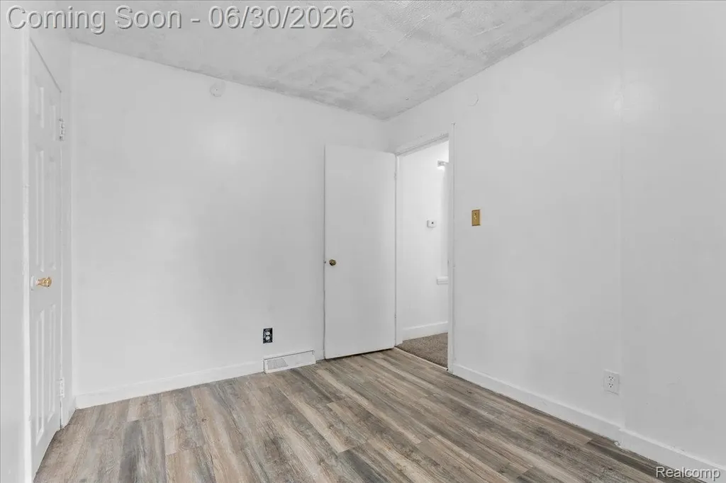 7400 Dolphin Detroit City MI 48239