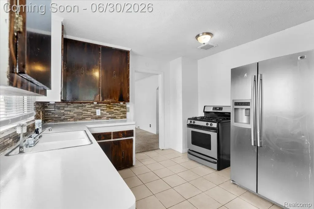 7400 Dolphin Detroit City MI 48239