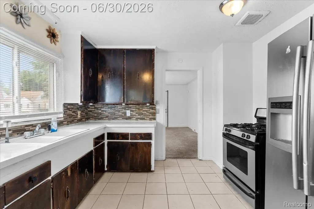 7400 Dolphin Detroit City MI 48239