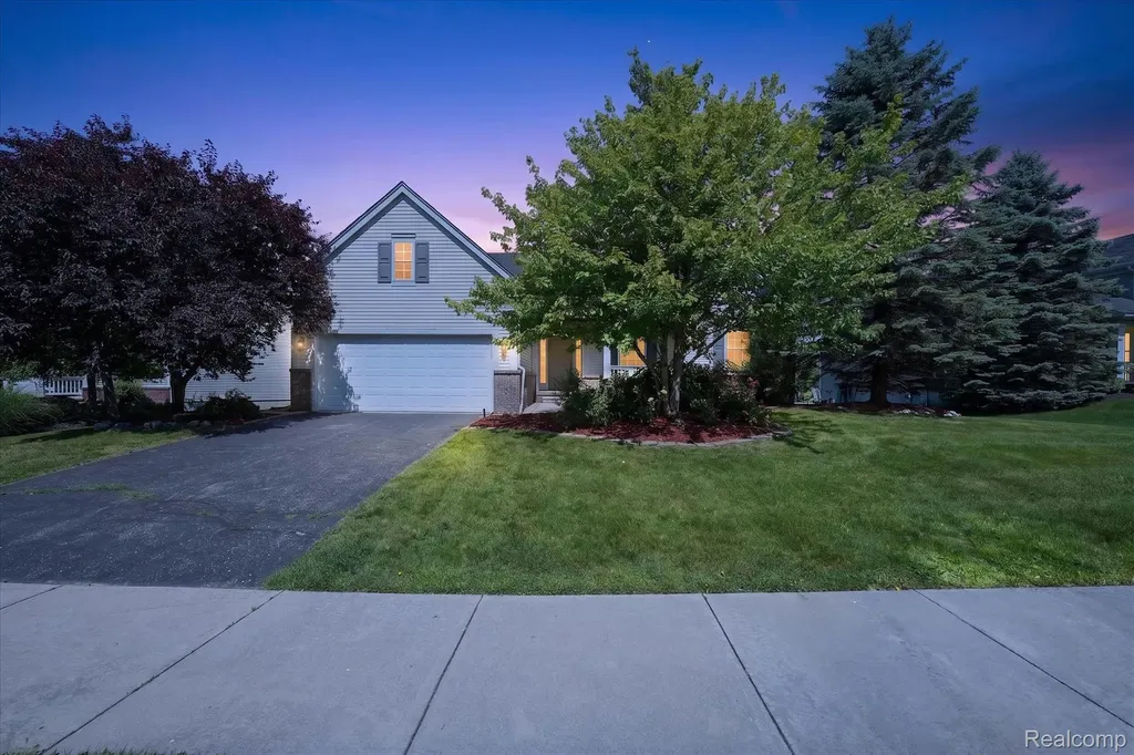 860 Island Lake Drive Oxford Charter Township MI 48371