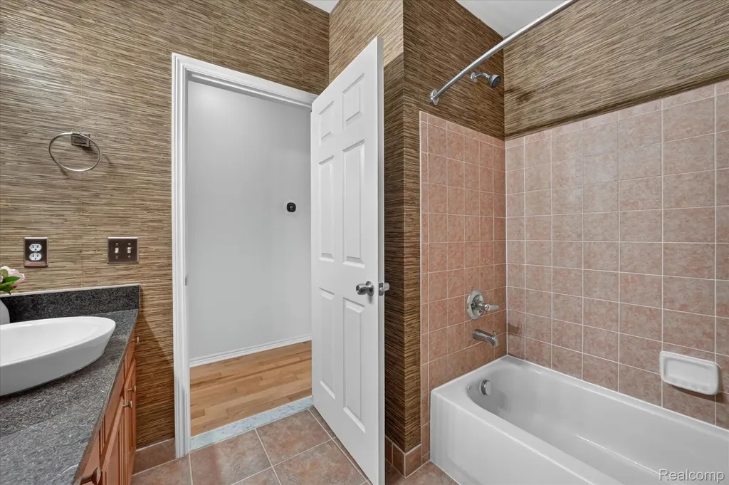 860 Island Lake Drive Oxford Charter Township MI 48371