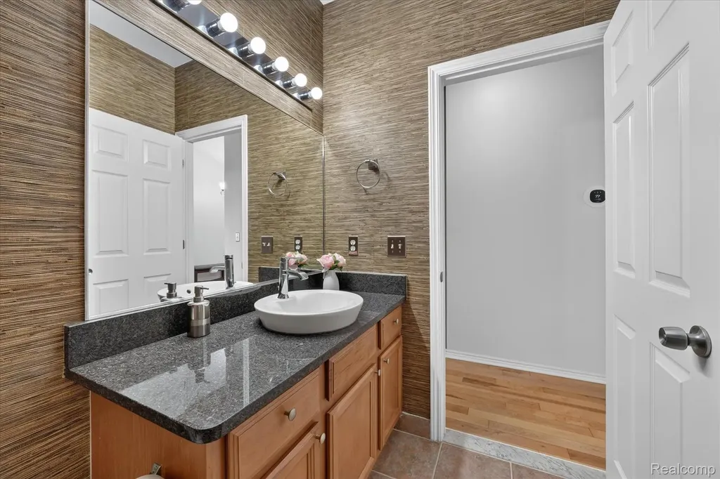860 Island Lake Drive Oxford Charter Township MI 48371