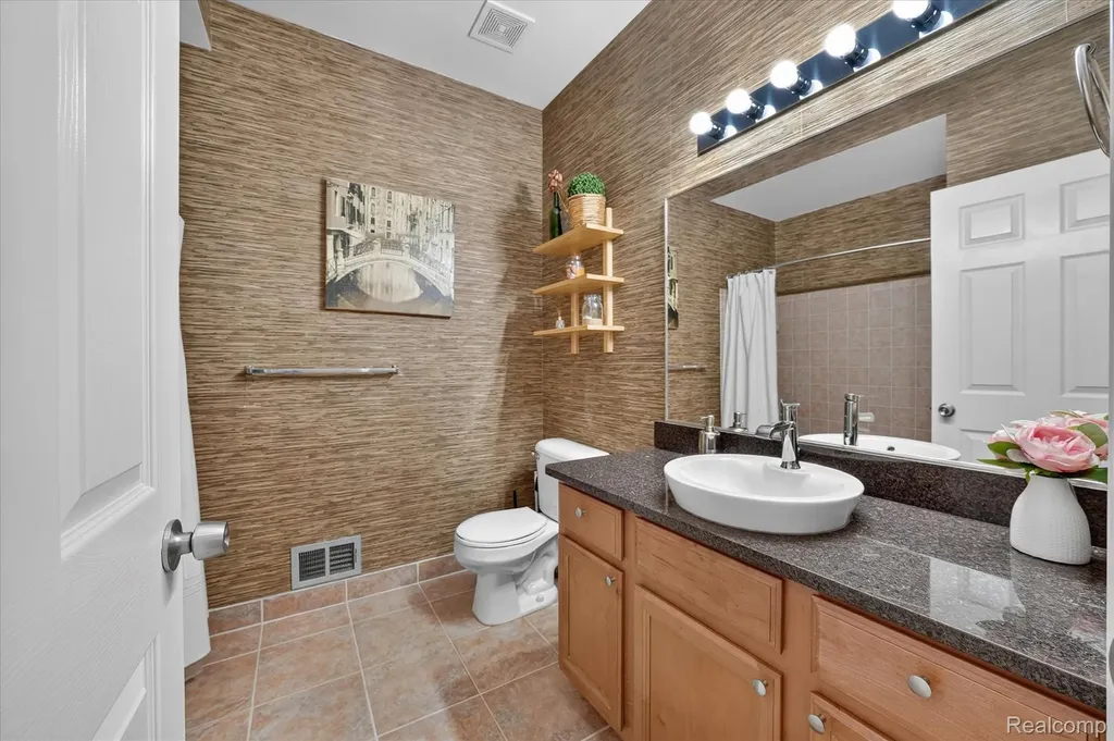 860 Island Lake Drive Oxford Charter Township MI 48371
